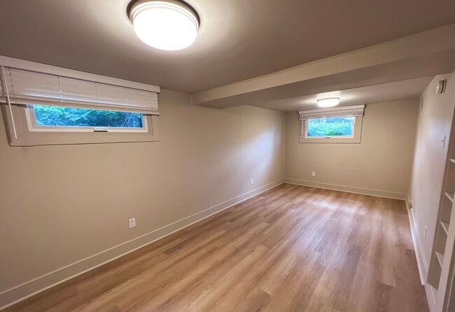 Building Photo - 619 W Harrison St