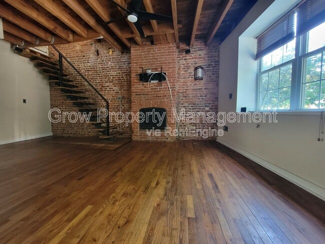 Building Photo - 1019 S 10th St