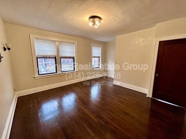 Foto del edificio - 2633 Russell Blvd