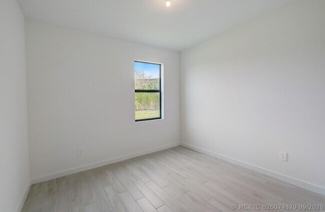 Building Photo - 5976 SE Sky Blue Cir