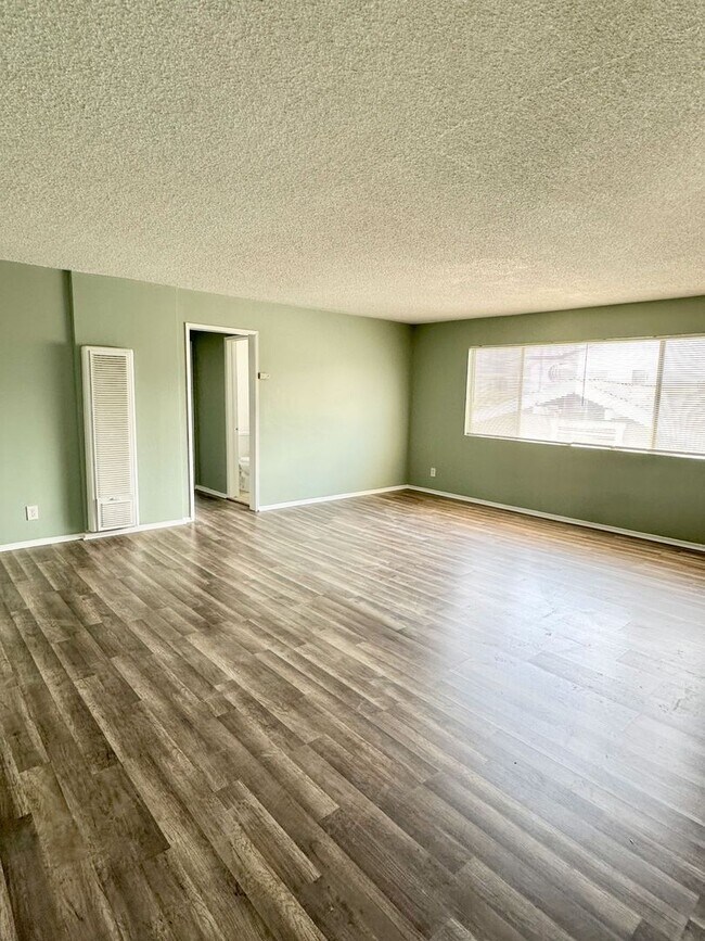 Foto del edificio - 1746 E 10th St
