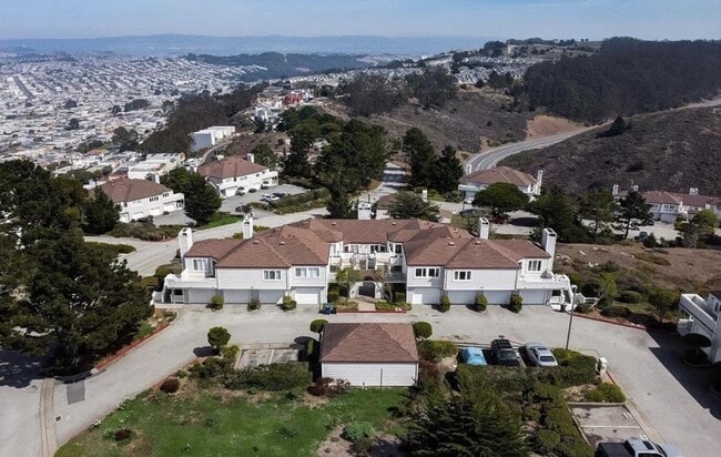 Building Photo - 741 Pointe Pacific Dr