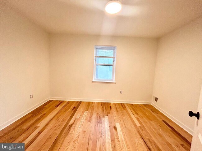 Building Photo - 1642 Olive St