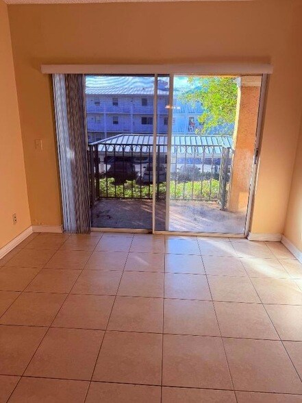 Foto del edificio - 1040 Lake Shore Dr