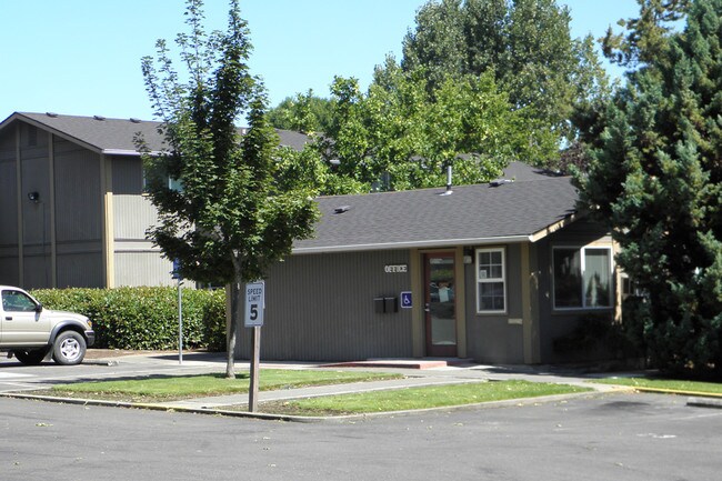 Pine Tree Apartments Winston Or Apartments Com