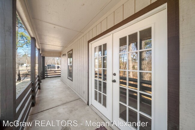 Building Photo - 3 br, 2 bath House - 2405 Woodland Dr