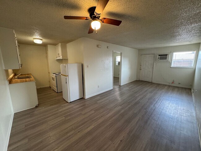 Building Photo - 503 Sunset Ln