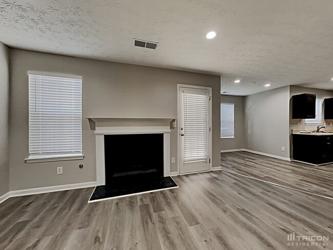 Foto del edificio - 80 Stony Oak Dr