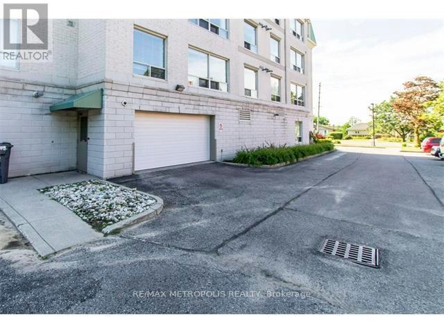 Building Photo - 405 Erb St. W