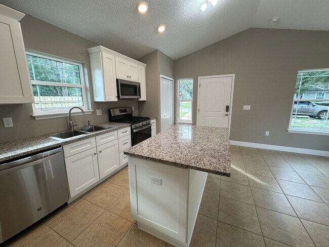 Foto del edificio - Charming 2 Bedroom Home