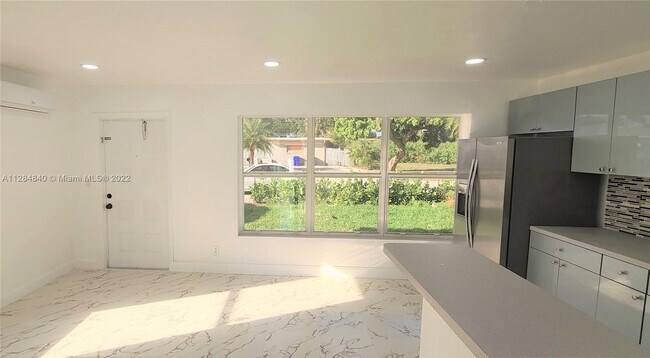 Foto del edificio - 4172 SW 21st St