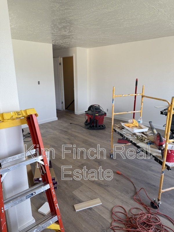 Building Photo - 826 750 W