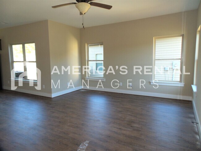 Foto del edificio - 6451 Cheshire Cove Dr