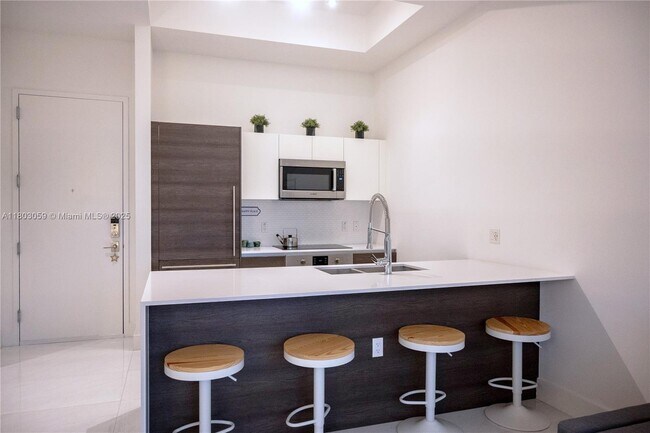 Foto del edificio - 301 Altara Ave