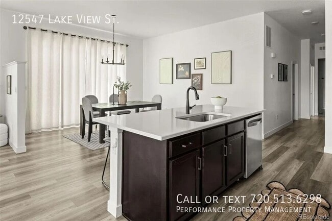 Foto del edificio - 12547 Lake View St