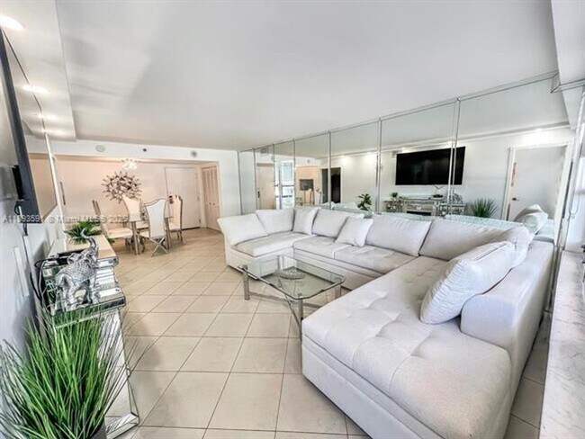 Foto del edificio - 5225 Collins Ave