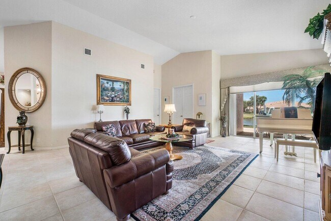 Foto del edificio - 2402 Kemps Bay