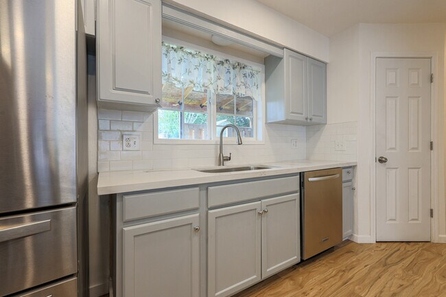 Building Photo - 2641 SE 168th Ave