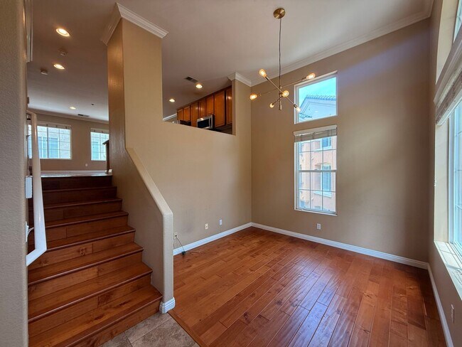 Foto del edificio - Spacious 2BD/2.5BA Townhome in Carmel Valley with Pool, Spa & Fitness Center