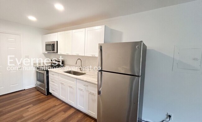 Building Photo - 4527 Glade Rd