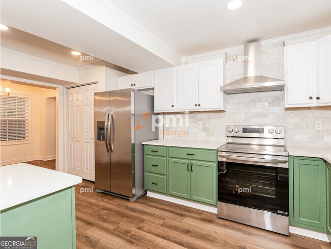 Building Photo - 3220 Ingleside Ave