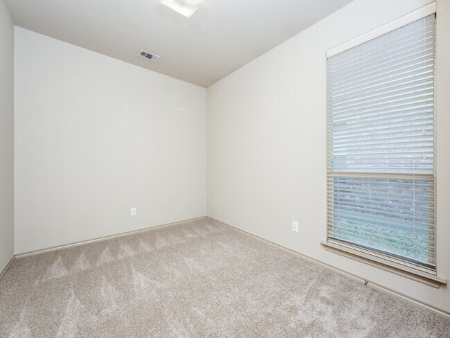 Foto del edificio - 3229 Hornbeam St