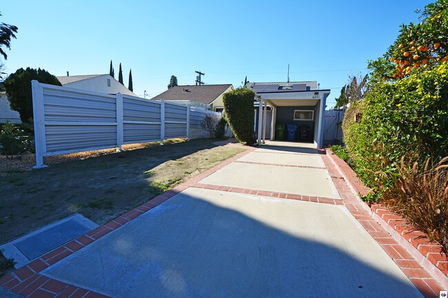 Building Photo - 6031 Fulcher Ave