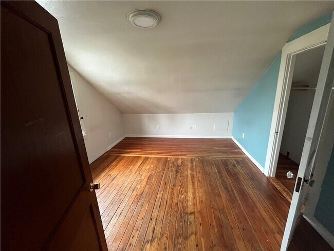 Building Photo - 141 Pembroke Ave