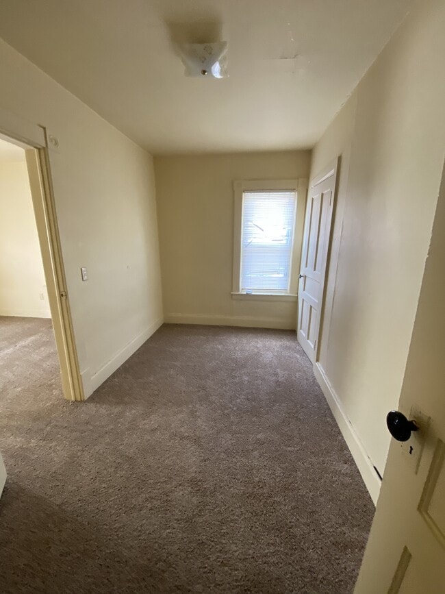 Building Photo - 557 Lafayette Ave