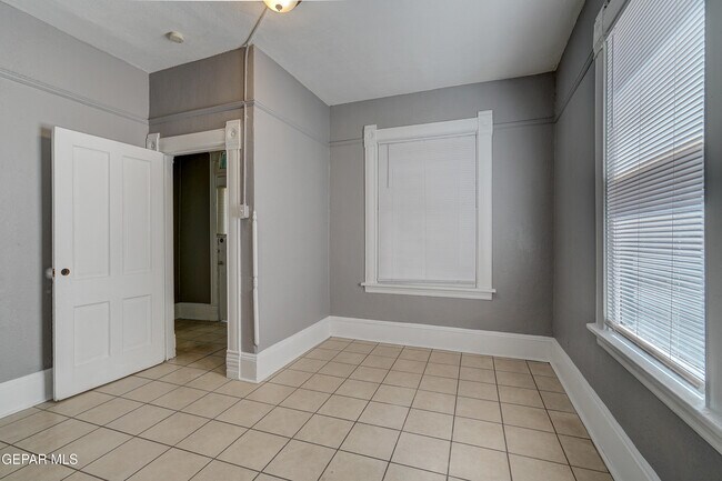 Foto del edificio - 605 Nino Aguilera St