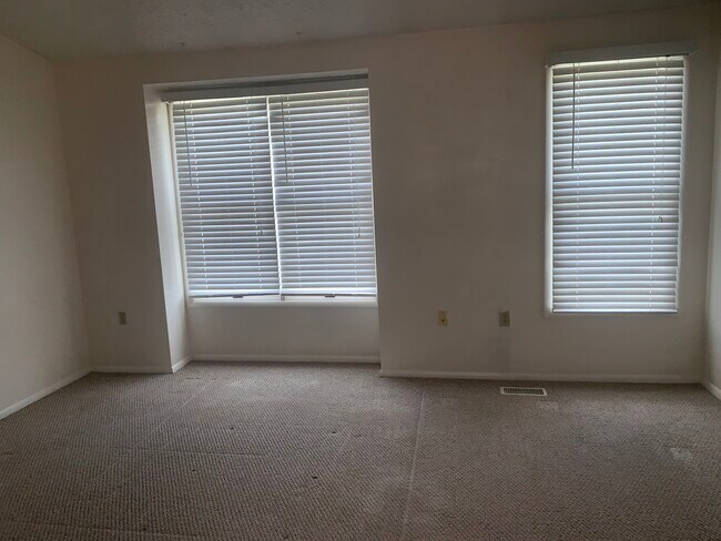 Master bedroom - 1021 Elm Ct