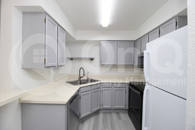 Foto del edificio - 533 W Guadalupe Rd