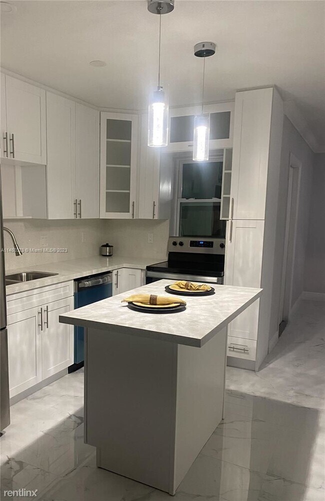Building Photo - 3 br, 2 bath House - 280 NE 43rd Ct