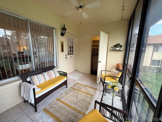 Foto del edificio - 304 Knotty Pine Cir