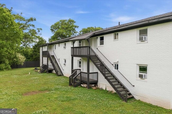 Building Photo - 610 N College Dr