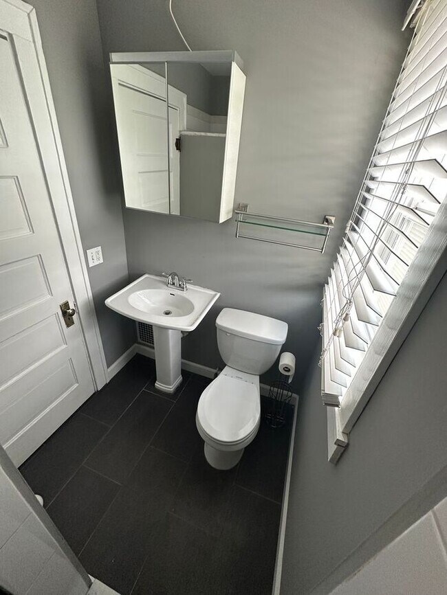 Foto del edificio - Perfect location - beautifully updated 2 bed!