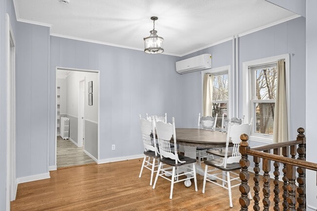 Building Photo - 810 4th St S