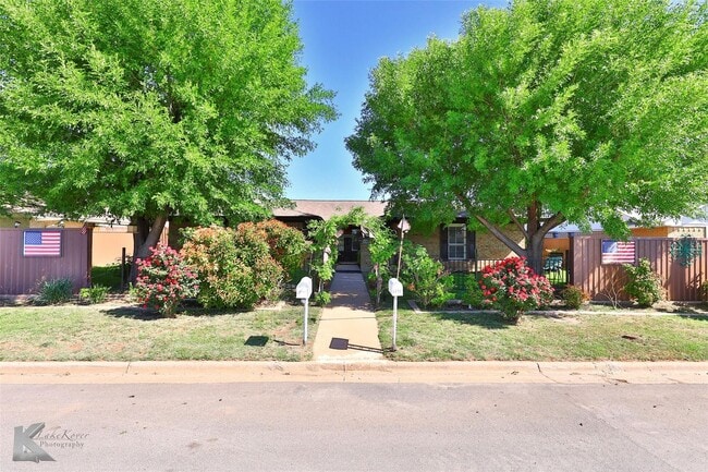 Building Photo - Chimney Rock Duplex