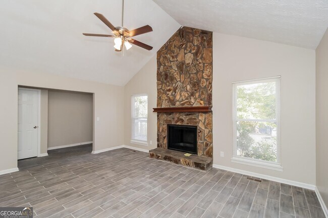 Building Photo - 1591 Sky Crest Dr