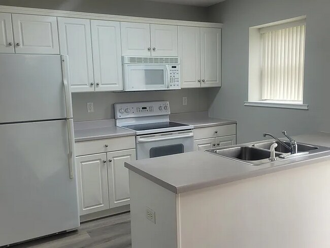 Building Photo - 2405 King Arthurs Ct