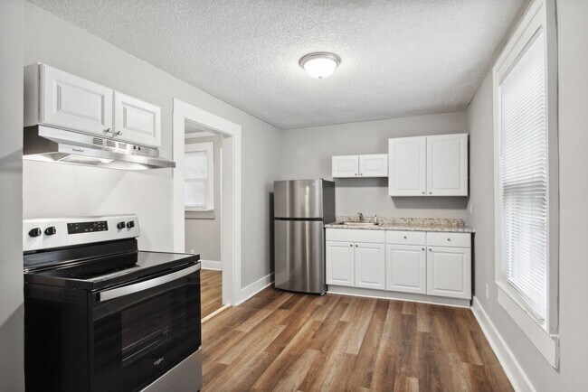 Building Photo - 3BR/2BA Downtown House Walking Distance to Forsyth Park and Daffin Park