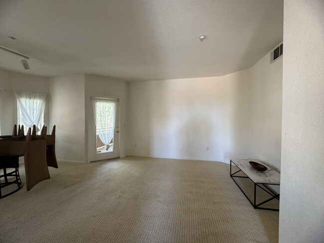 Building Photo - Condo for rent in Horizon Hills