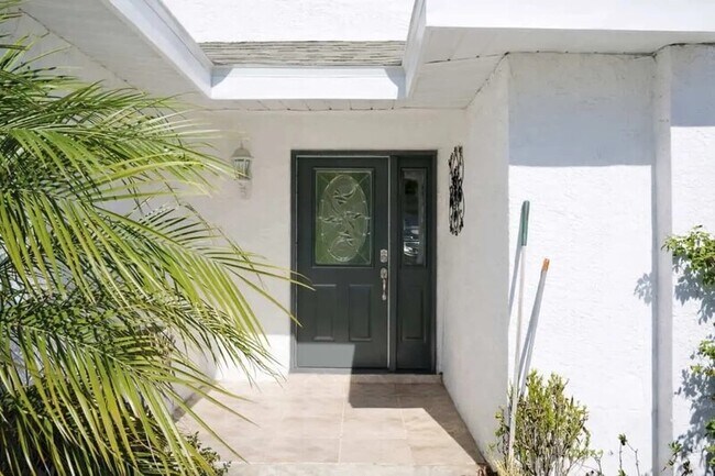 Foto del edificio - 11316 Maybrook Ave