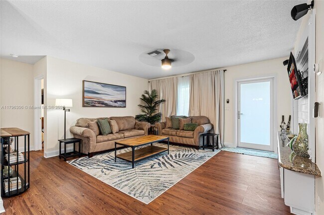 Foto del edificio - 2231 NE 38th St