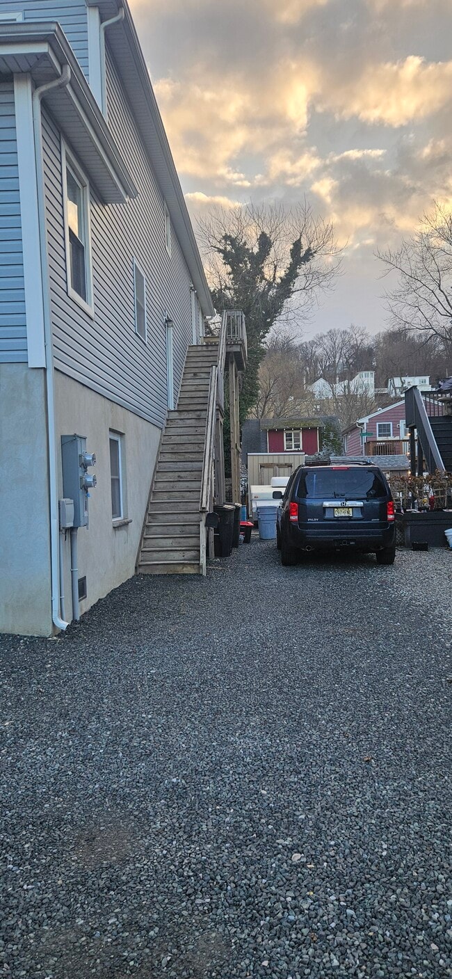 Building Photo - 225 Bay Ave