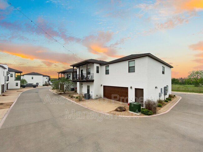 Foto del edificio - 203 Brentwood Dr E