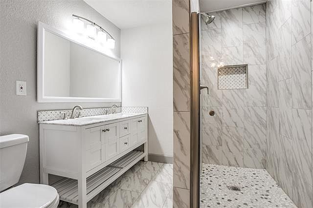 Foto del edificio - 2930 Poinsettia Dr