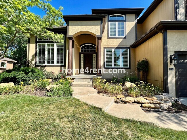 Foto del edificio - Blue Valley Schools, Wood Floors, Gourmet ...