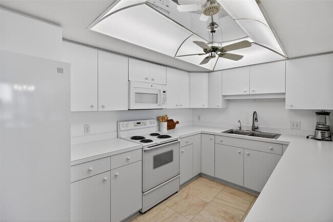 Foto del edificio - 100 Oakmont Ln