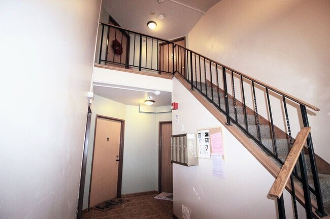 Building Photo - 48 N Victoria Ln